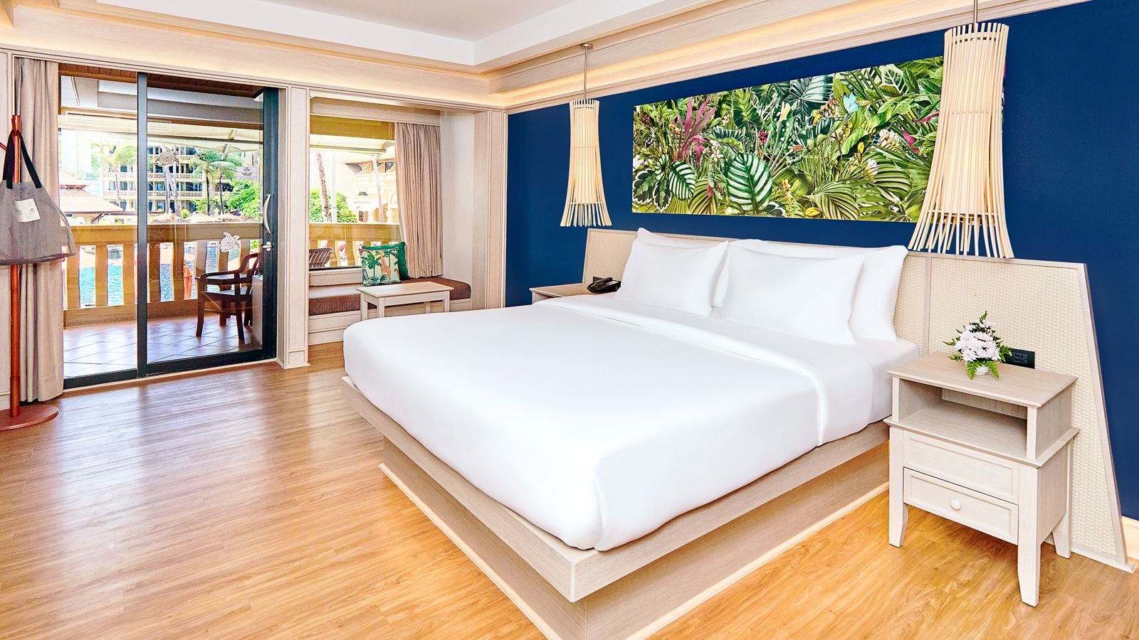 rooms-deluxe-poolview