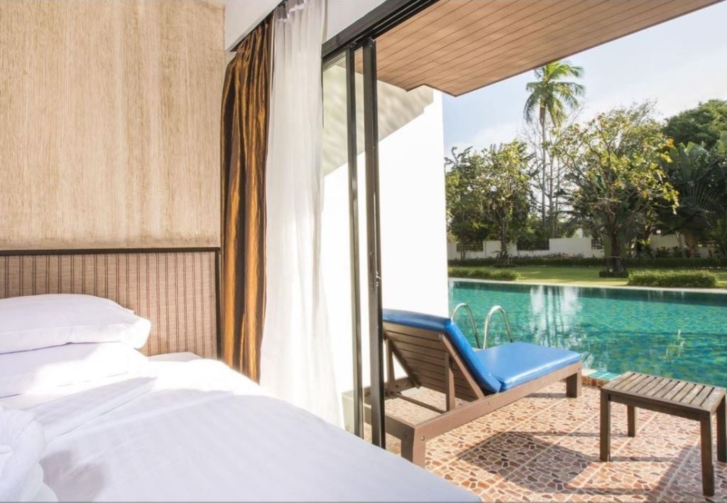 rooms-deluxe-pool-access