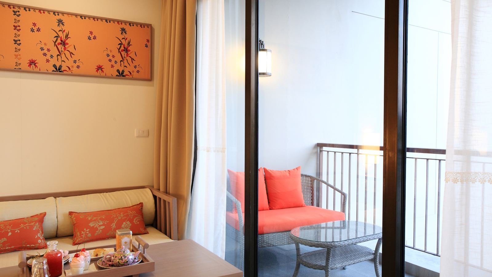 rooms-deluxe-pool-view