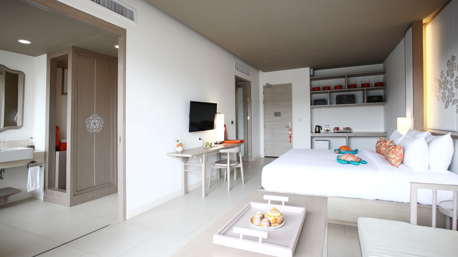 rooms-deluxe-pool-view