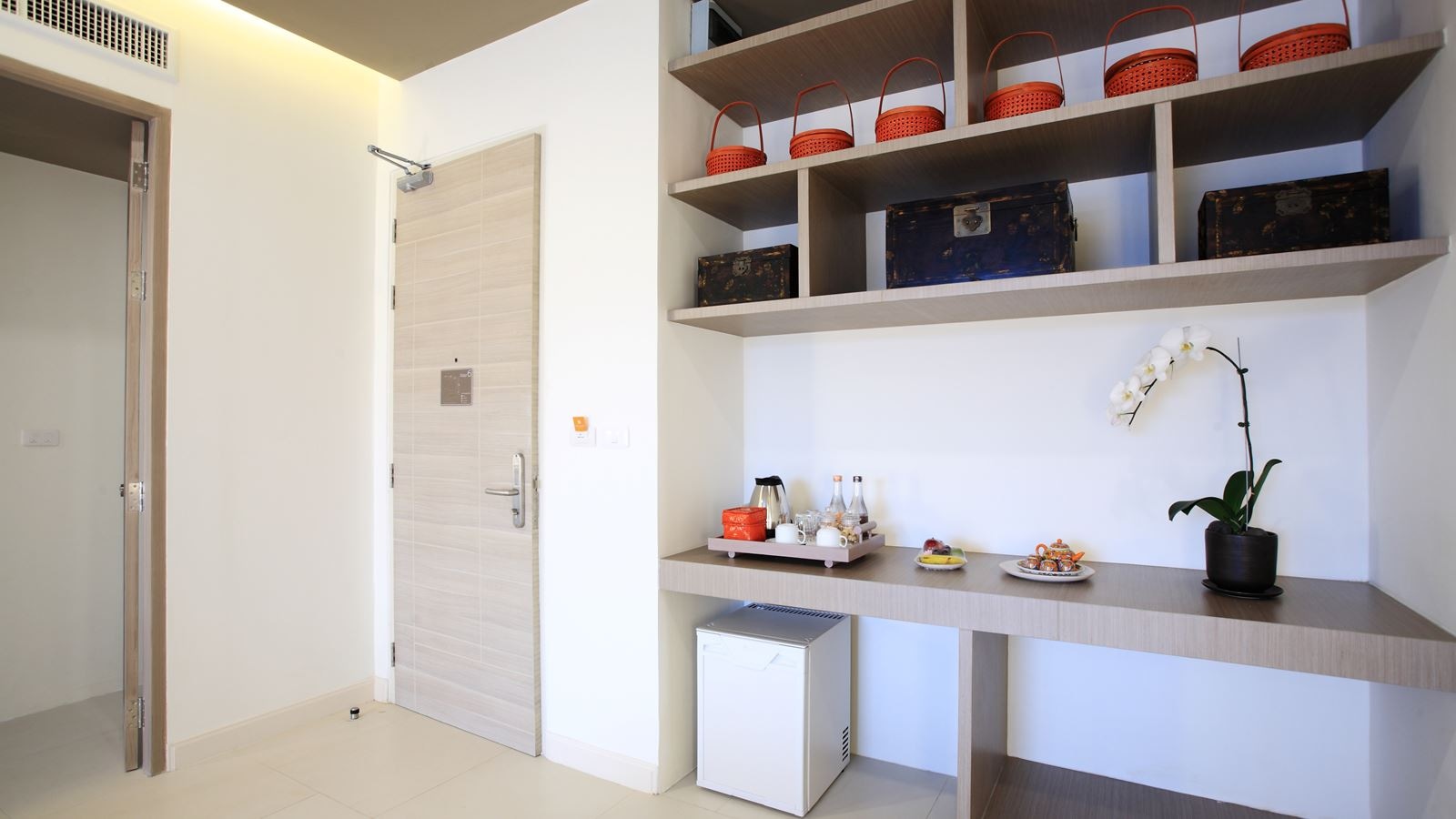 rooms-deluxe-pool-view