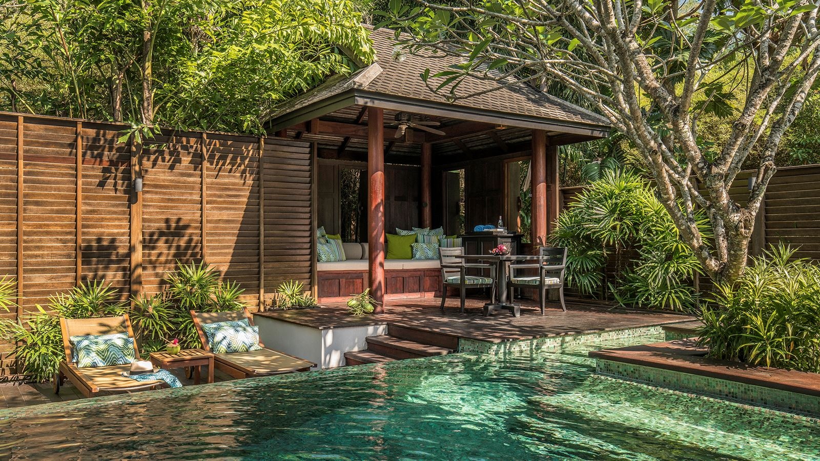 rooms-pool-villa