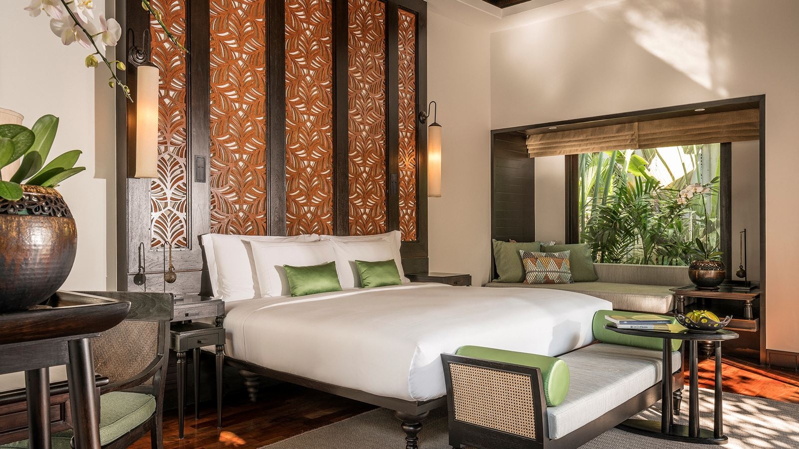 rooms-lagoon-pool-villa