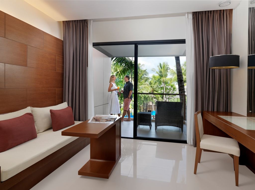 rooms-superior-room-pool-view