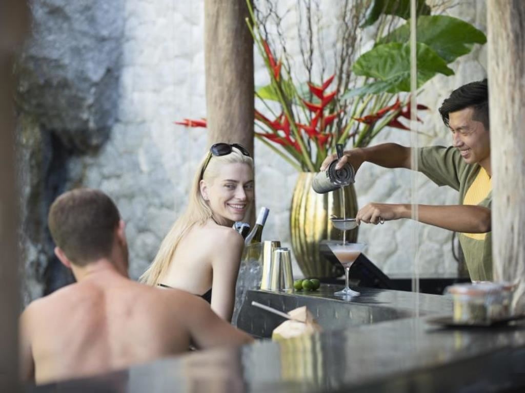 bars-chala-pool-bar