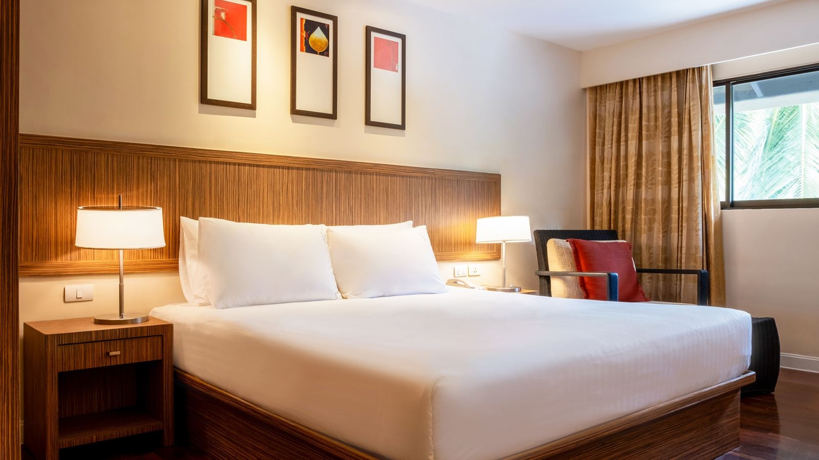 rooms-1-king-1-bunk-standard-family-room