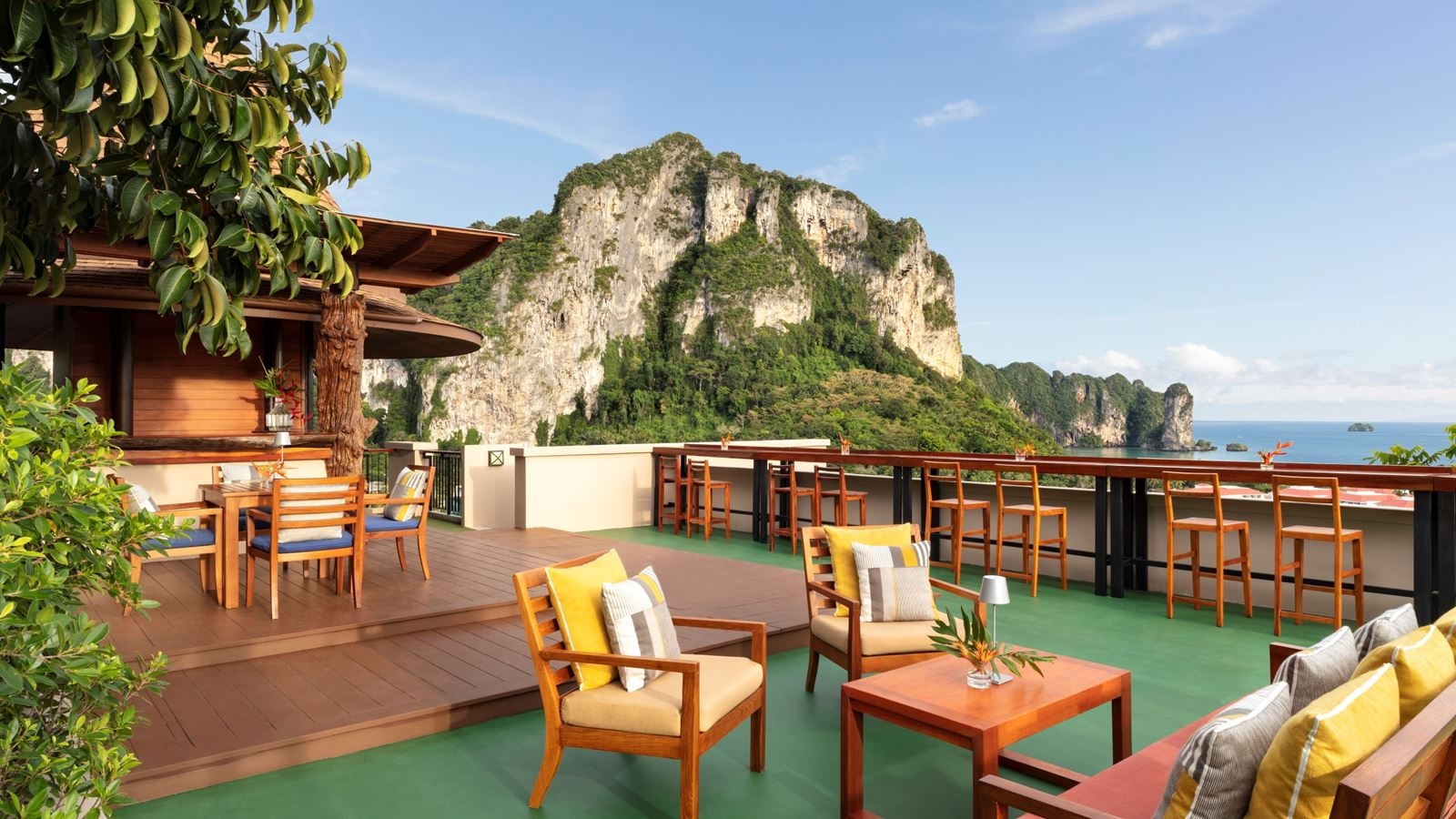 restaurants-the-peak-rooftop-bar
