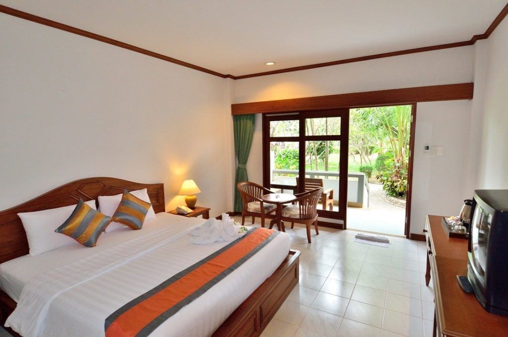 rooms-deluxe-room-building