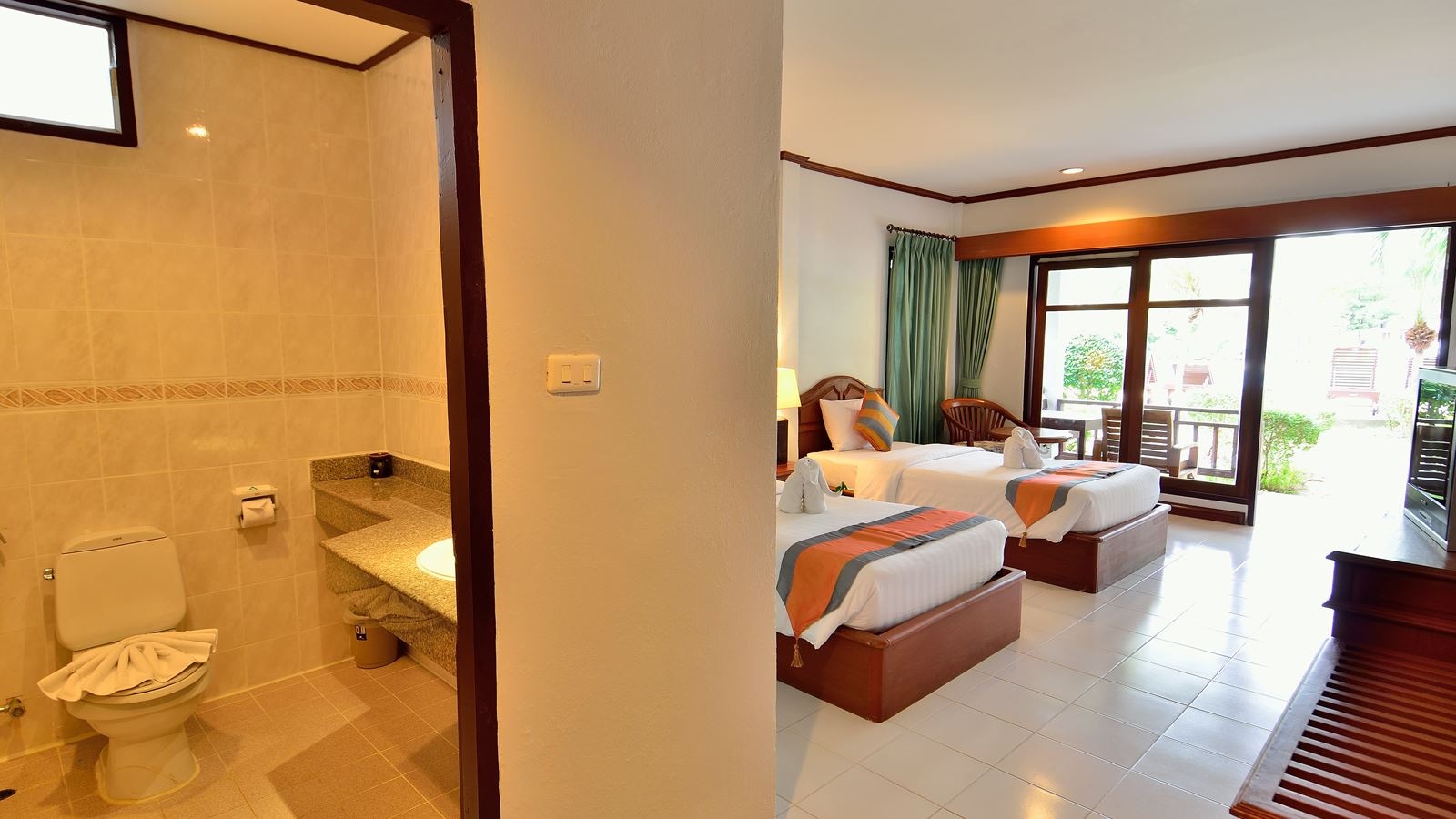 rooms-poolside-bungalow