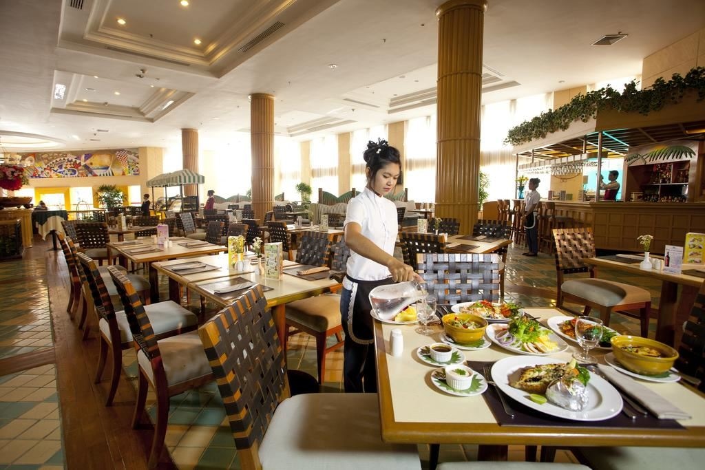 restaurants-the-coral-reef