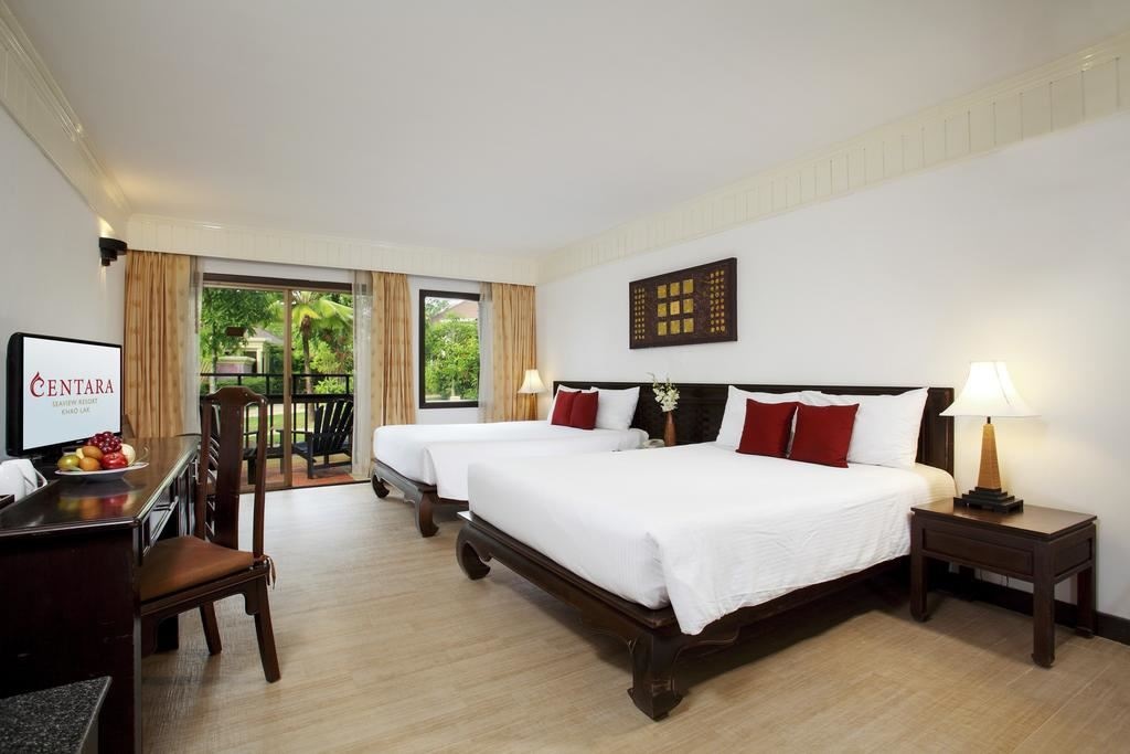 rooms-deluxe-room