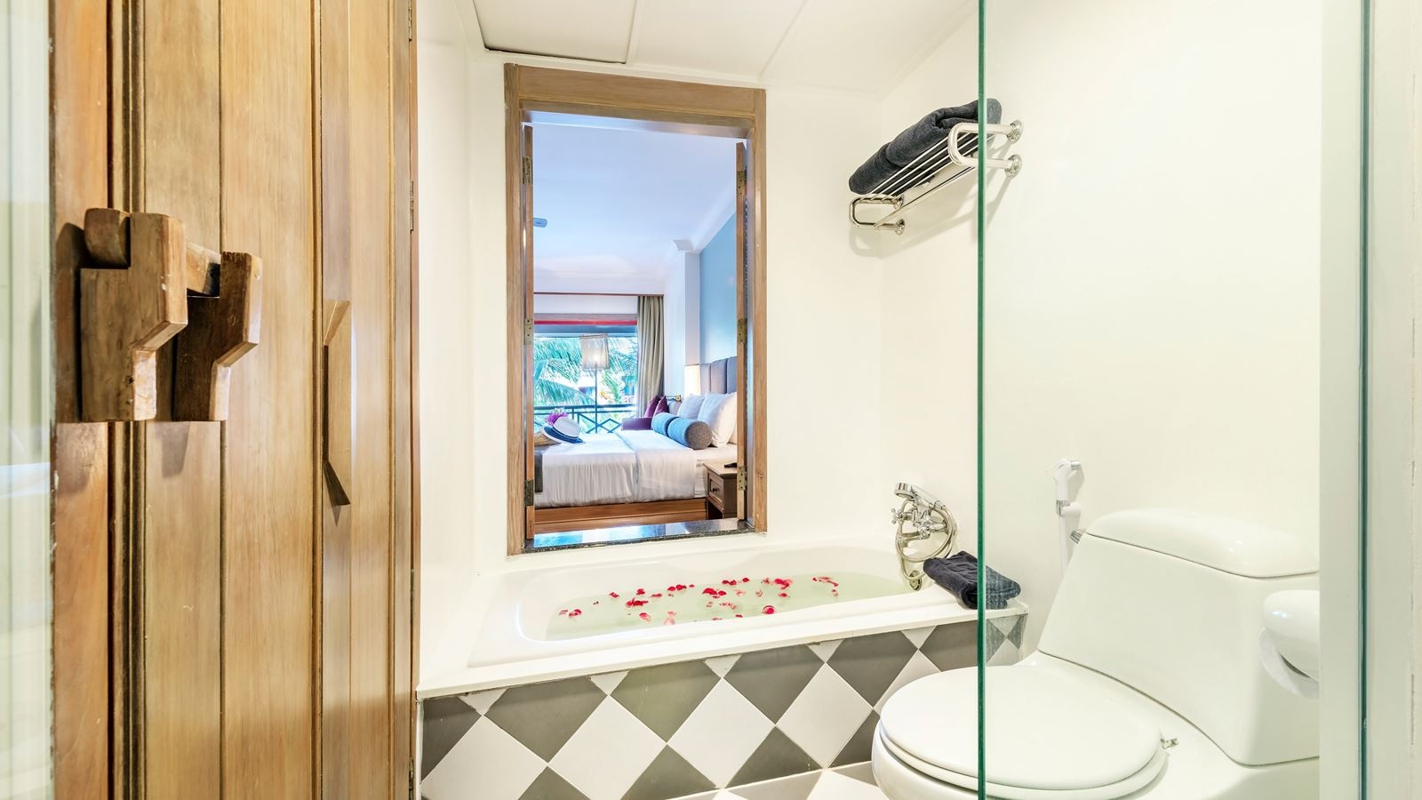 rooms-deluxe-room