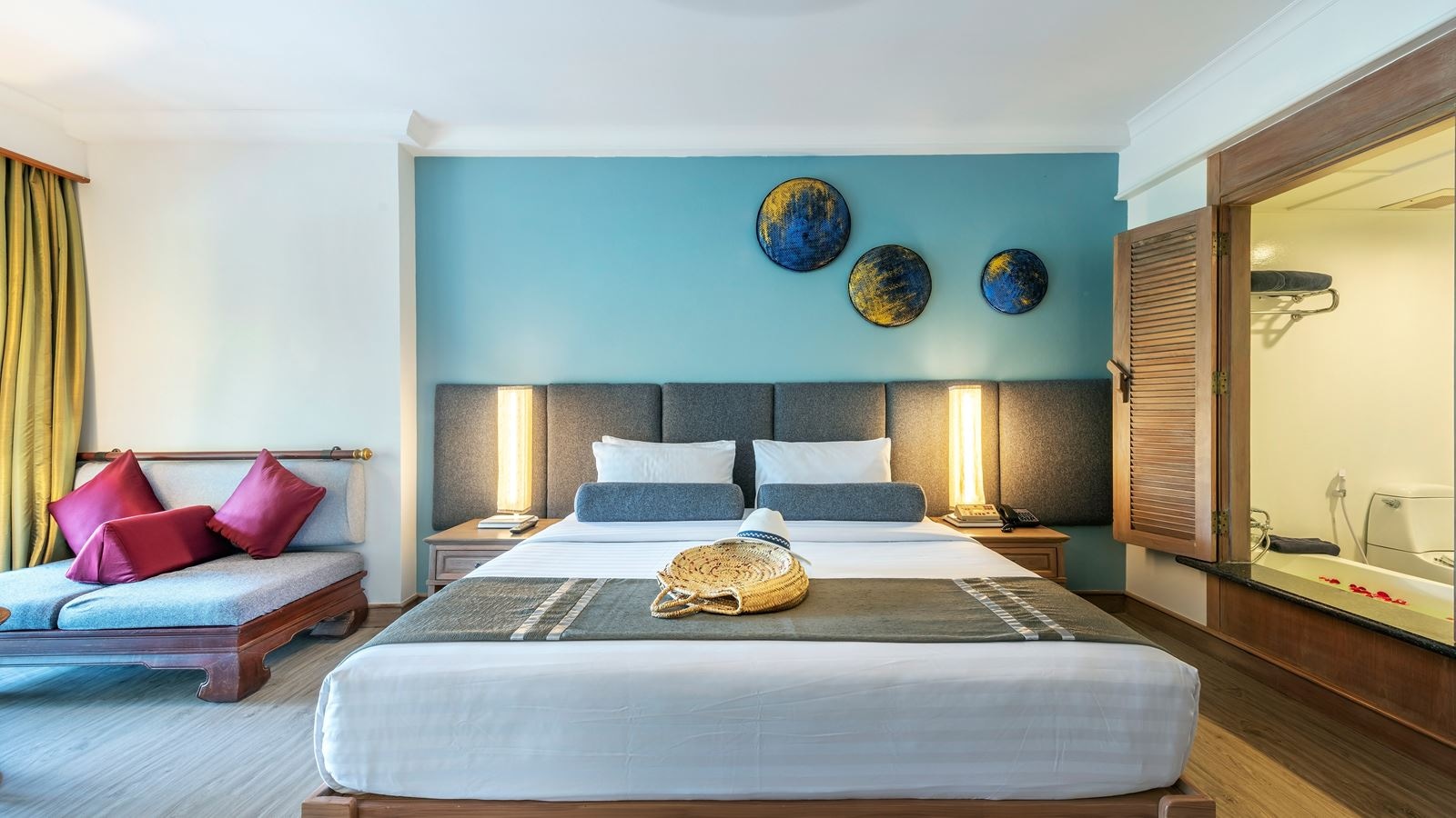 rooms-deluxe-room
