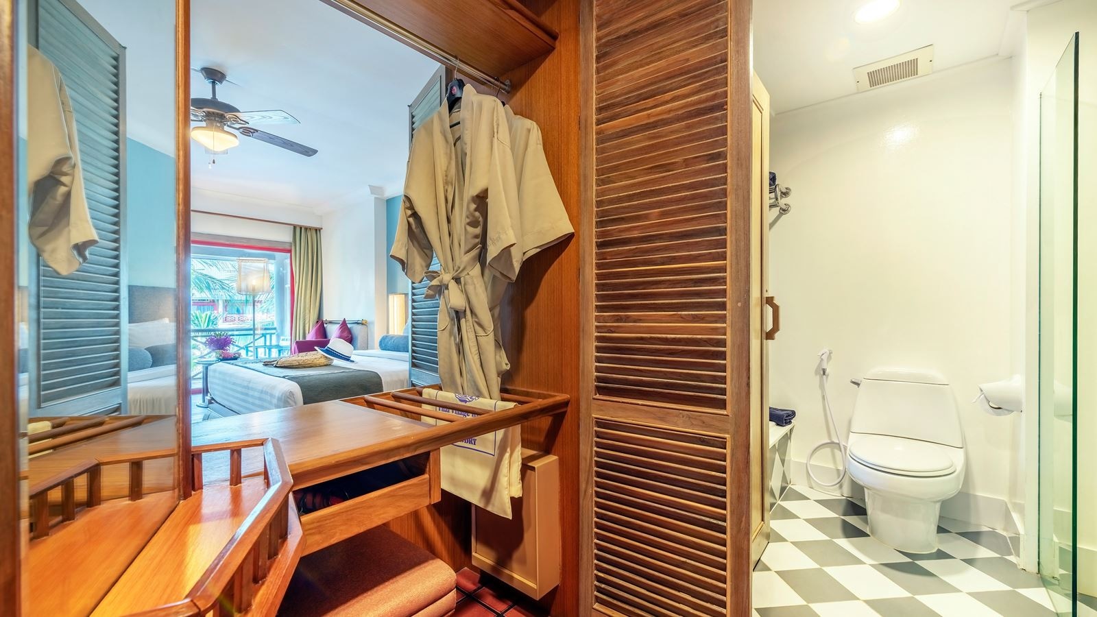 rooms-deluxe-room