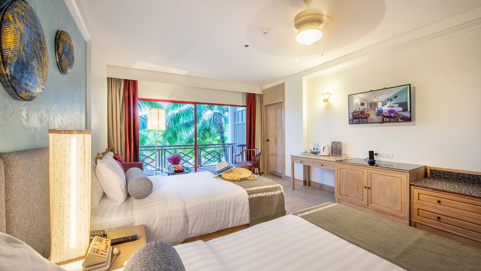 rooms-deluxe-room
