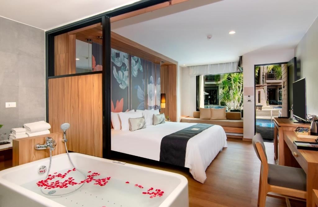 rooms-deluxe-pool-access