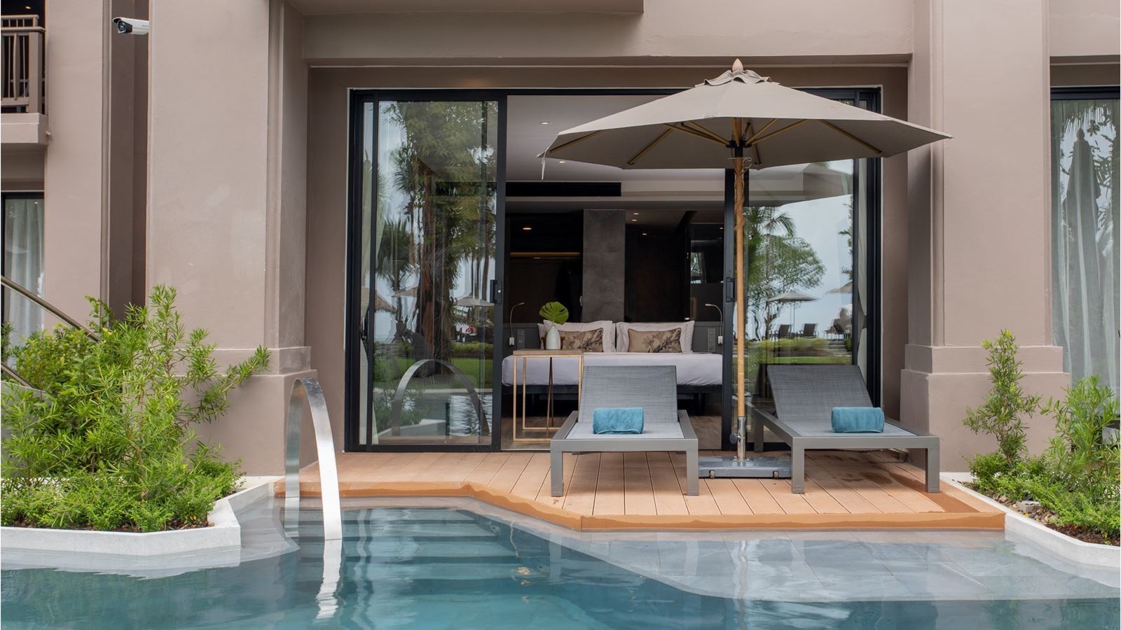 rooms-seaside-pool-access