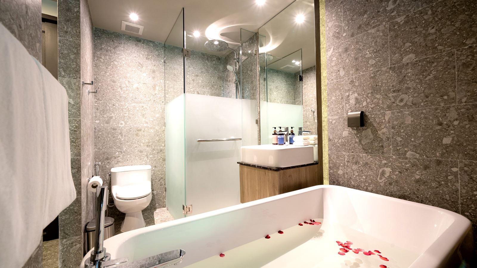 rooms-deluxe-room