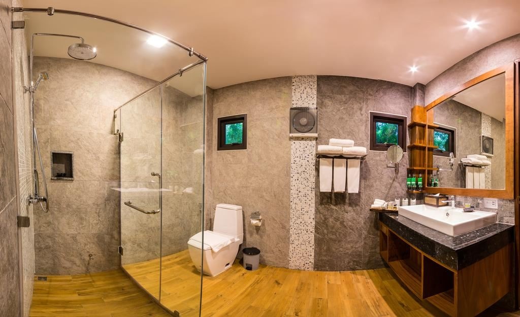 rooms-deluxe-family-room