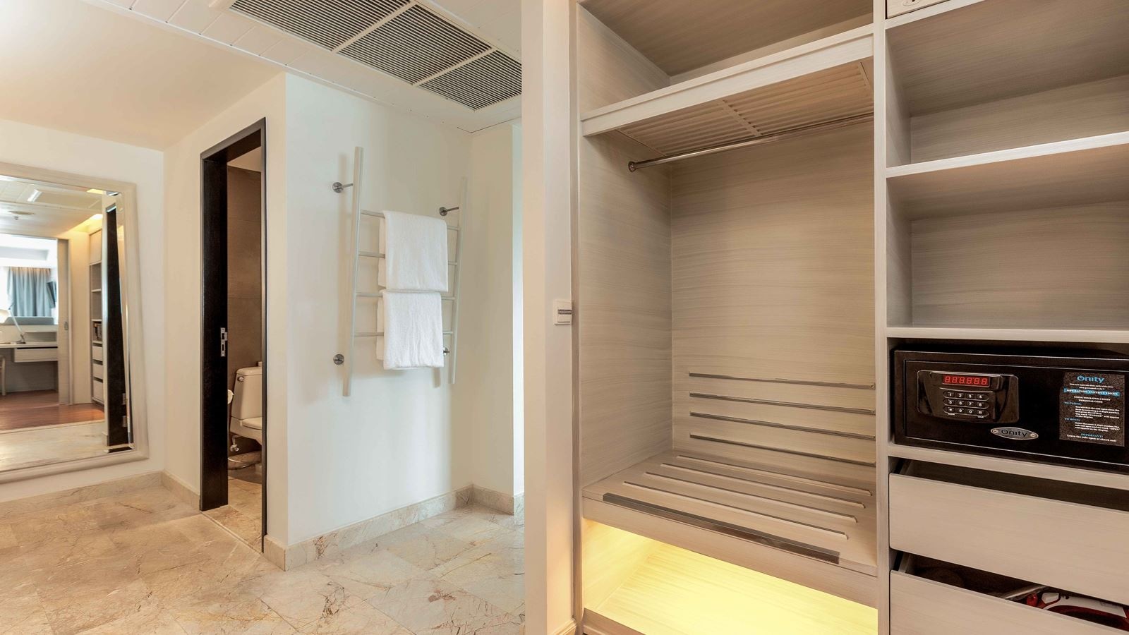 rooms-deluxe-suite