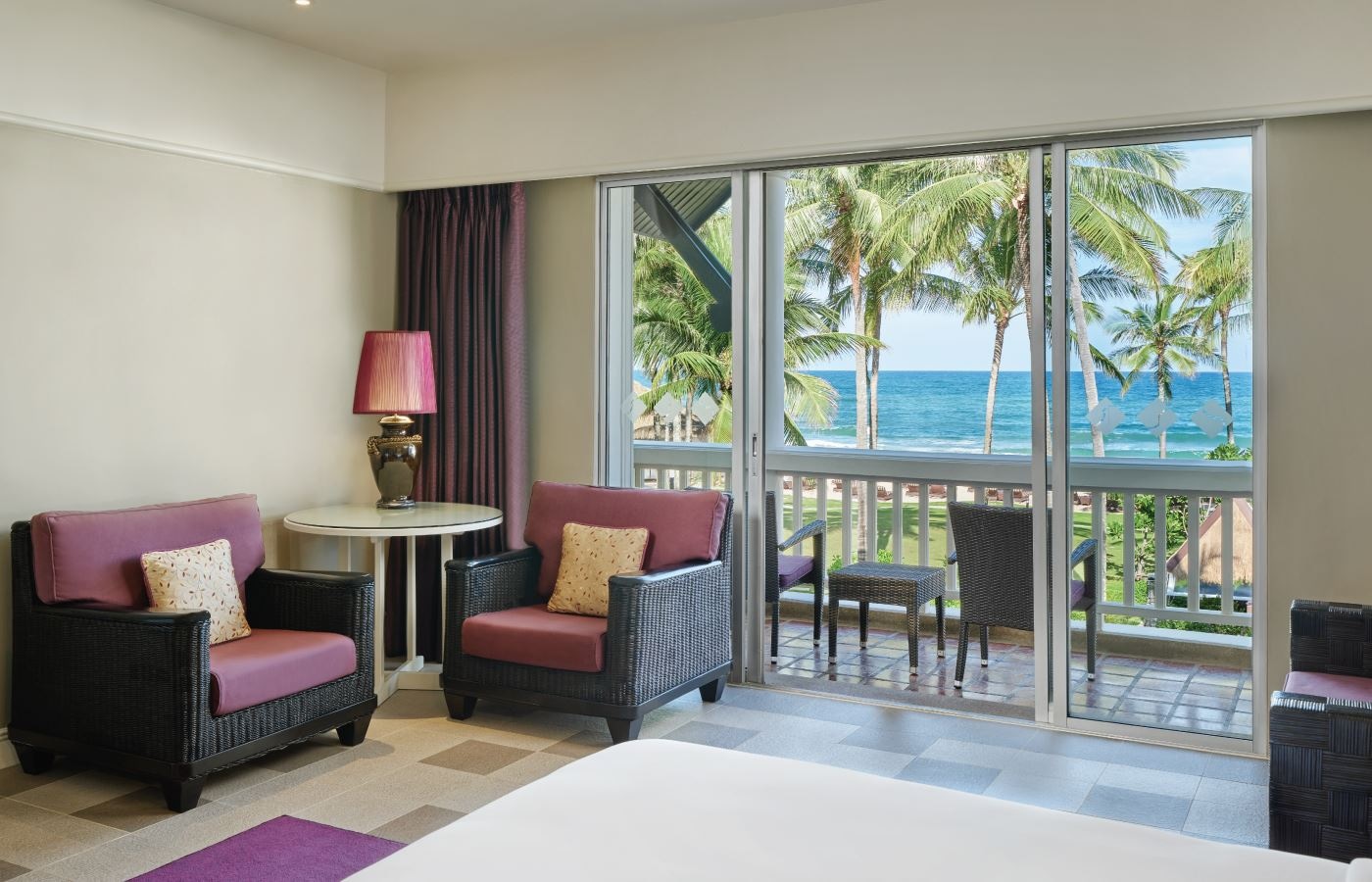 rooms-laguna-beachside-king-room