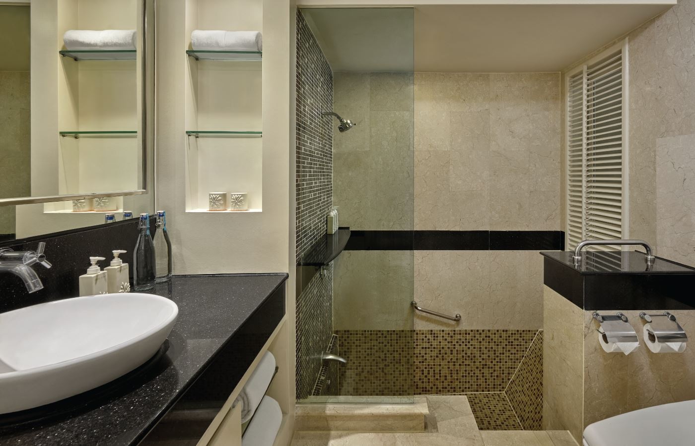 rooms-laguna-twin-room
