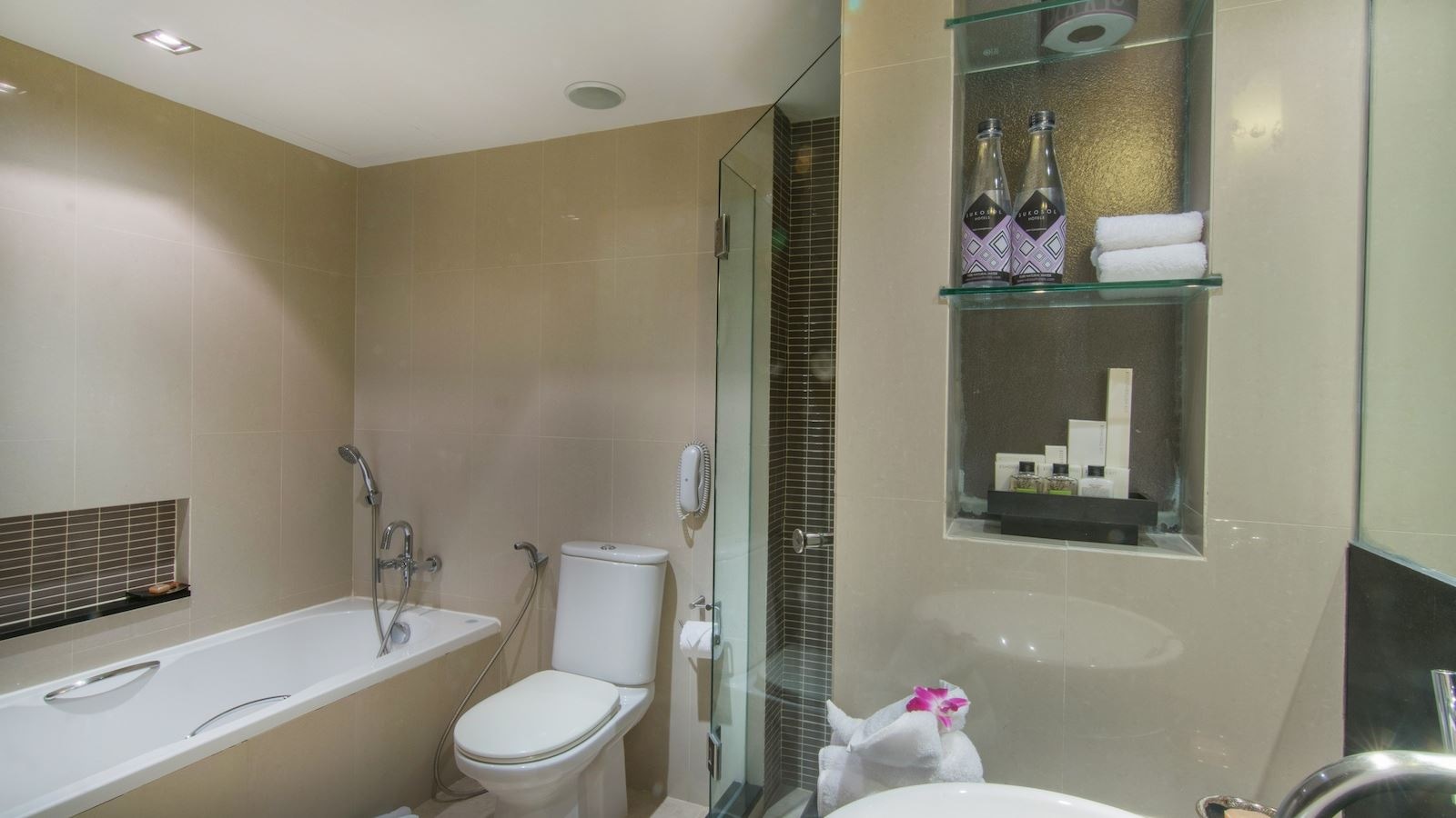 rooms-deluxe-room