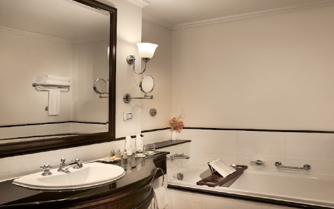 rooms-luxury-room