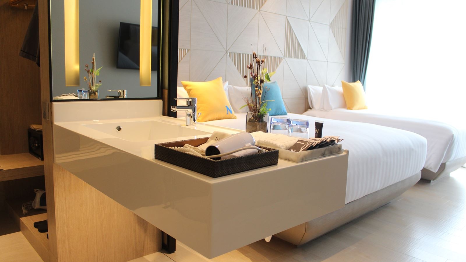rooms-deluxe-room