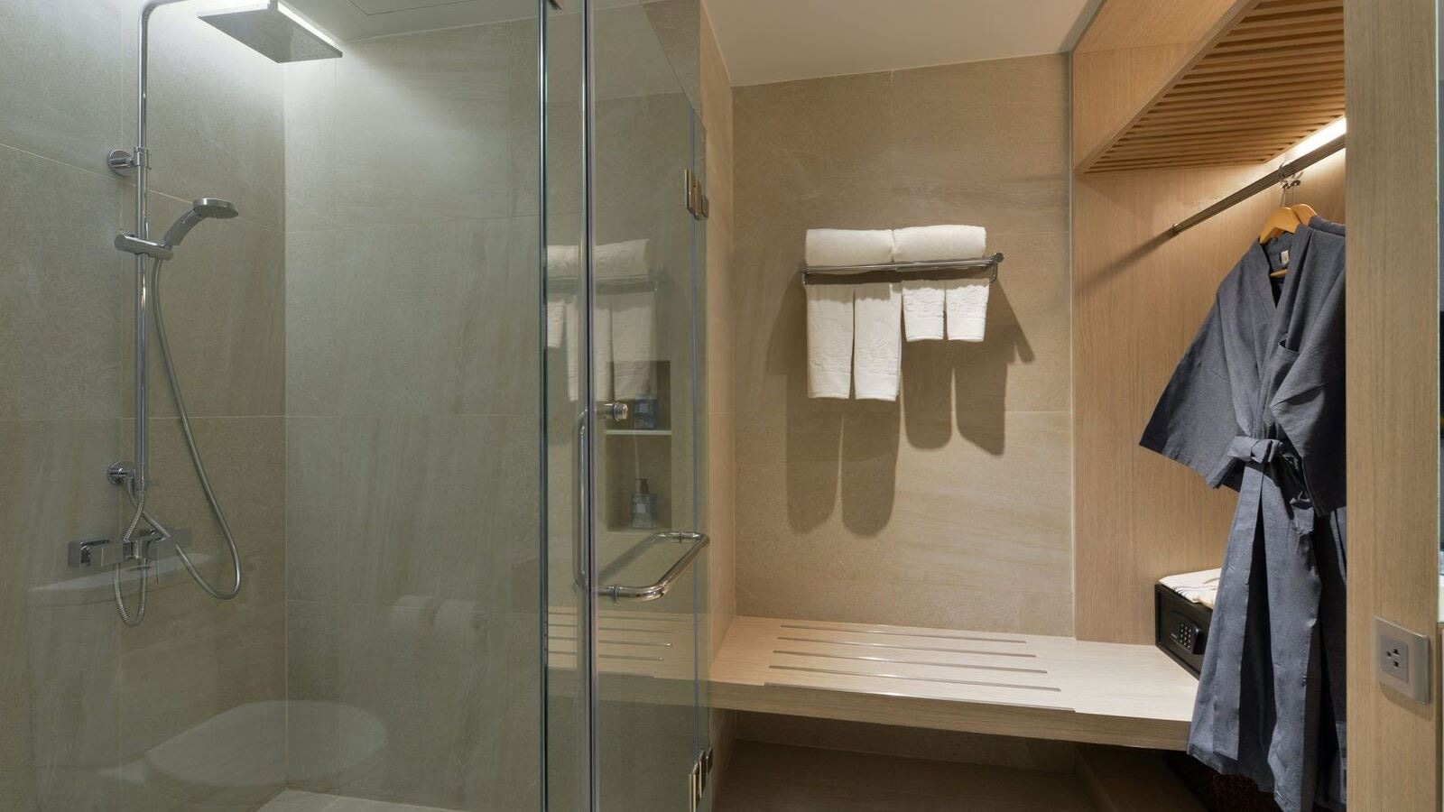 rooms-deluxe-room