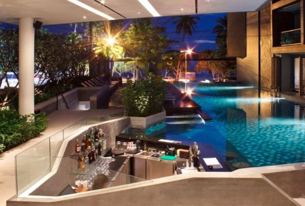 bars-beach-pool-bar