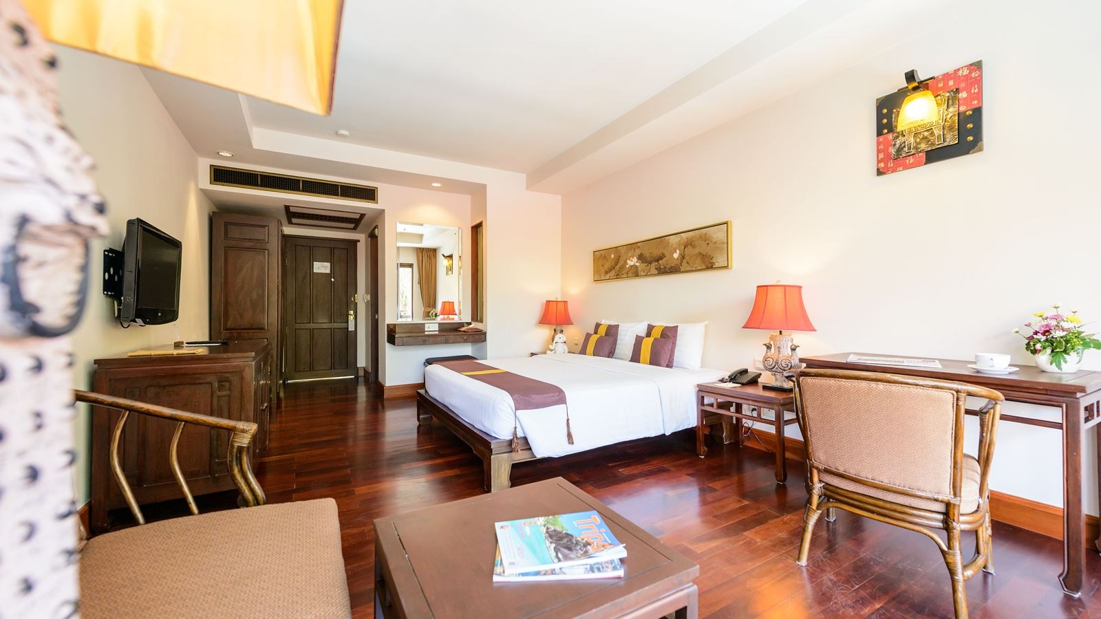 rooms-deluxe-pool-view