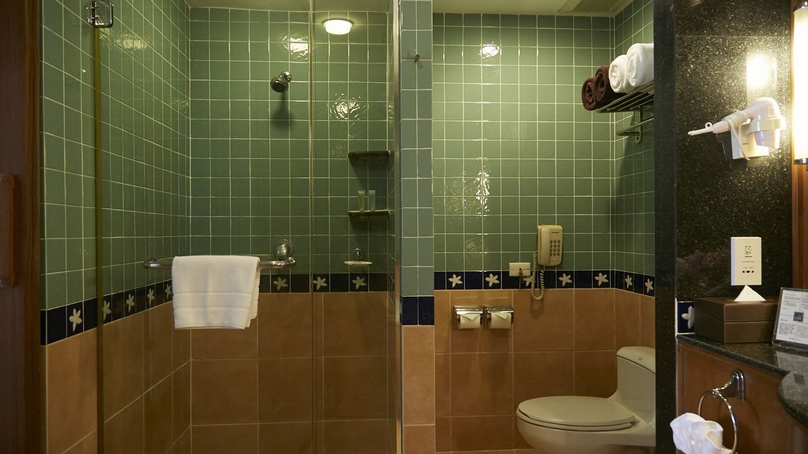 rooms-suite-pool