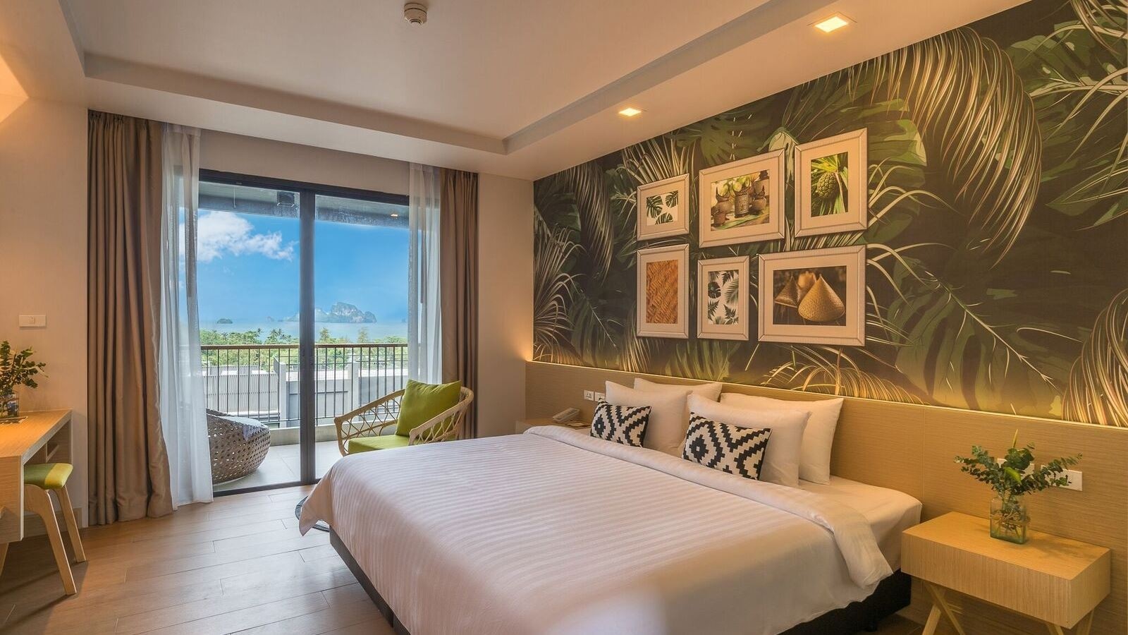 rooms-deluxe-seaview-room