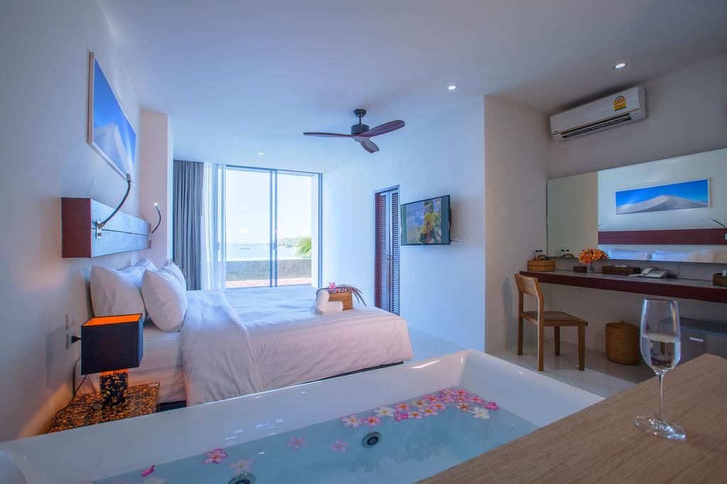 rooms-honeymoon-pool-access-jacuzzi