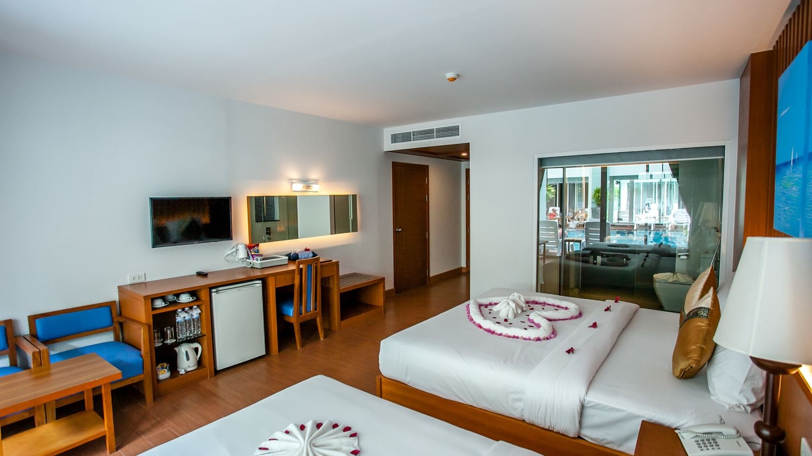 rooms-deluxe-triple