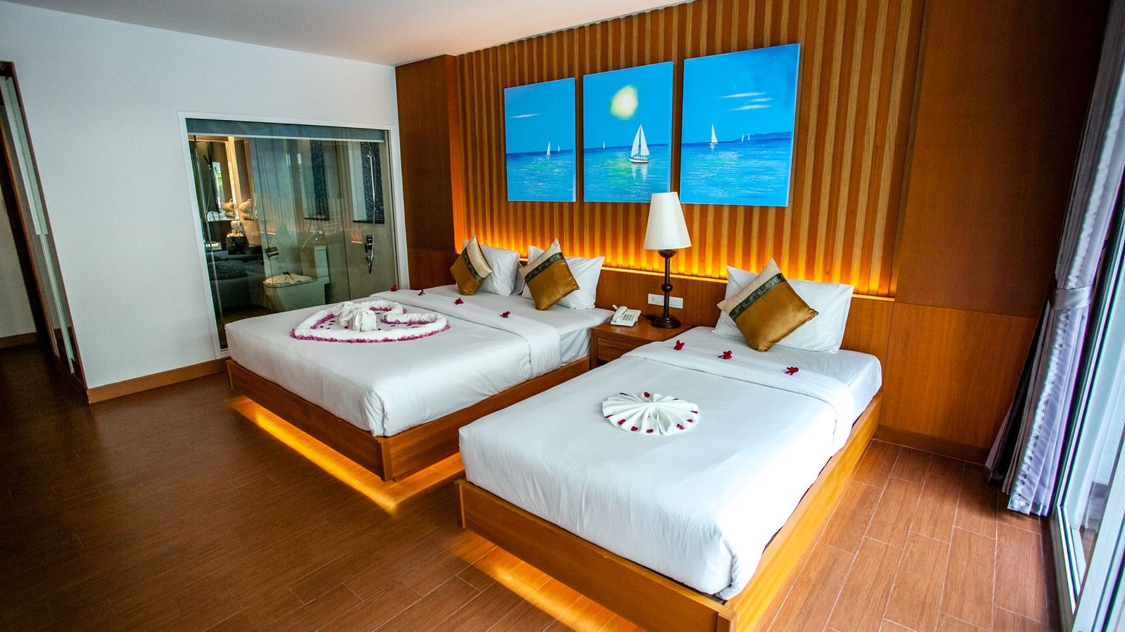 rooms-deluxe-triple