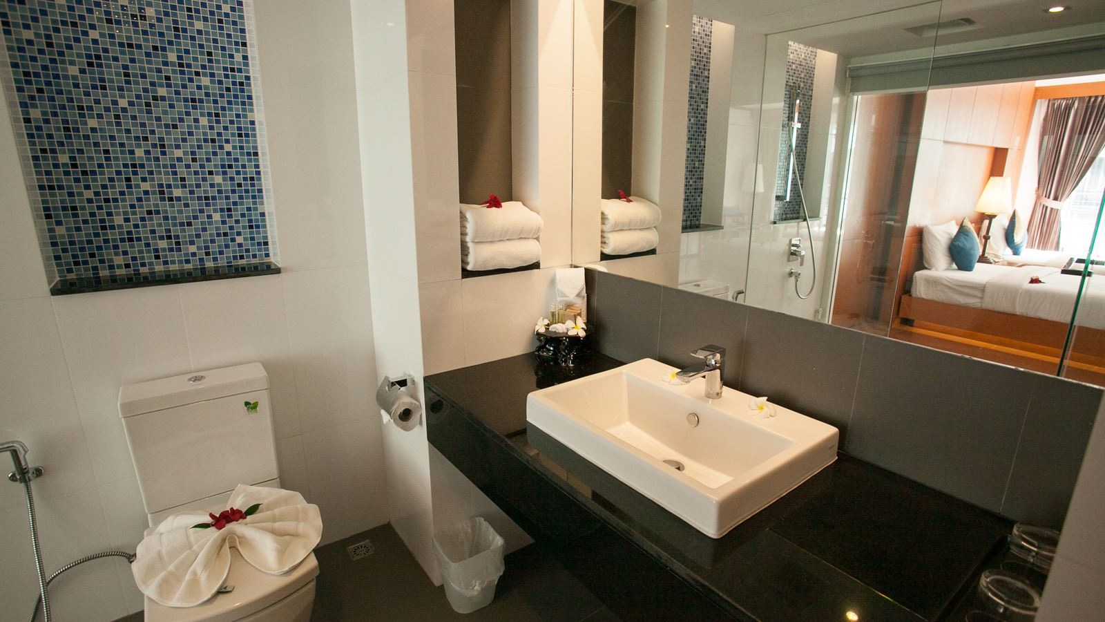 rooms-deluxe-triple