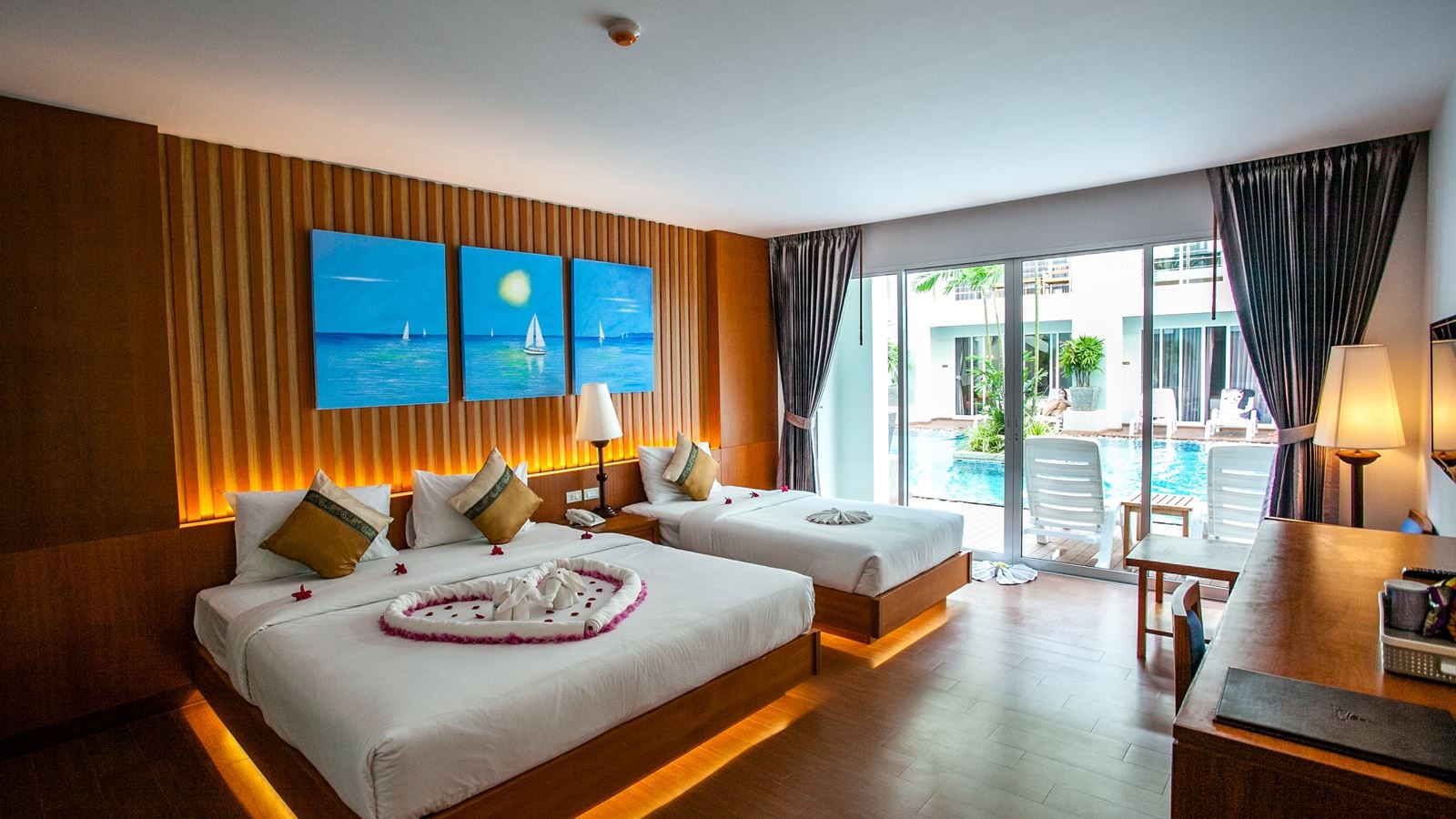 rooms-deluxe-pool-access
