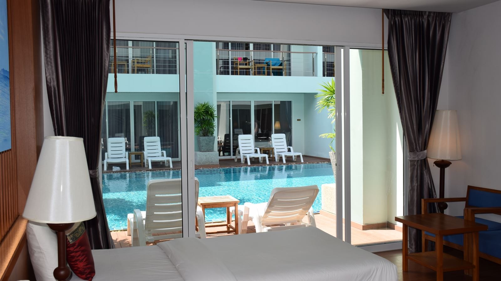 rooms-deluxe-pool-access