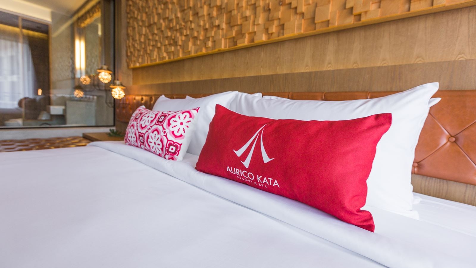 rooms-aurico-deluxe-over-the-pool