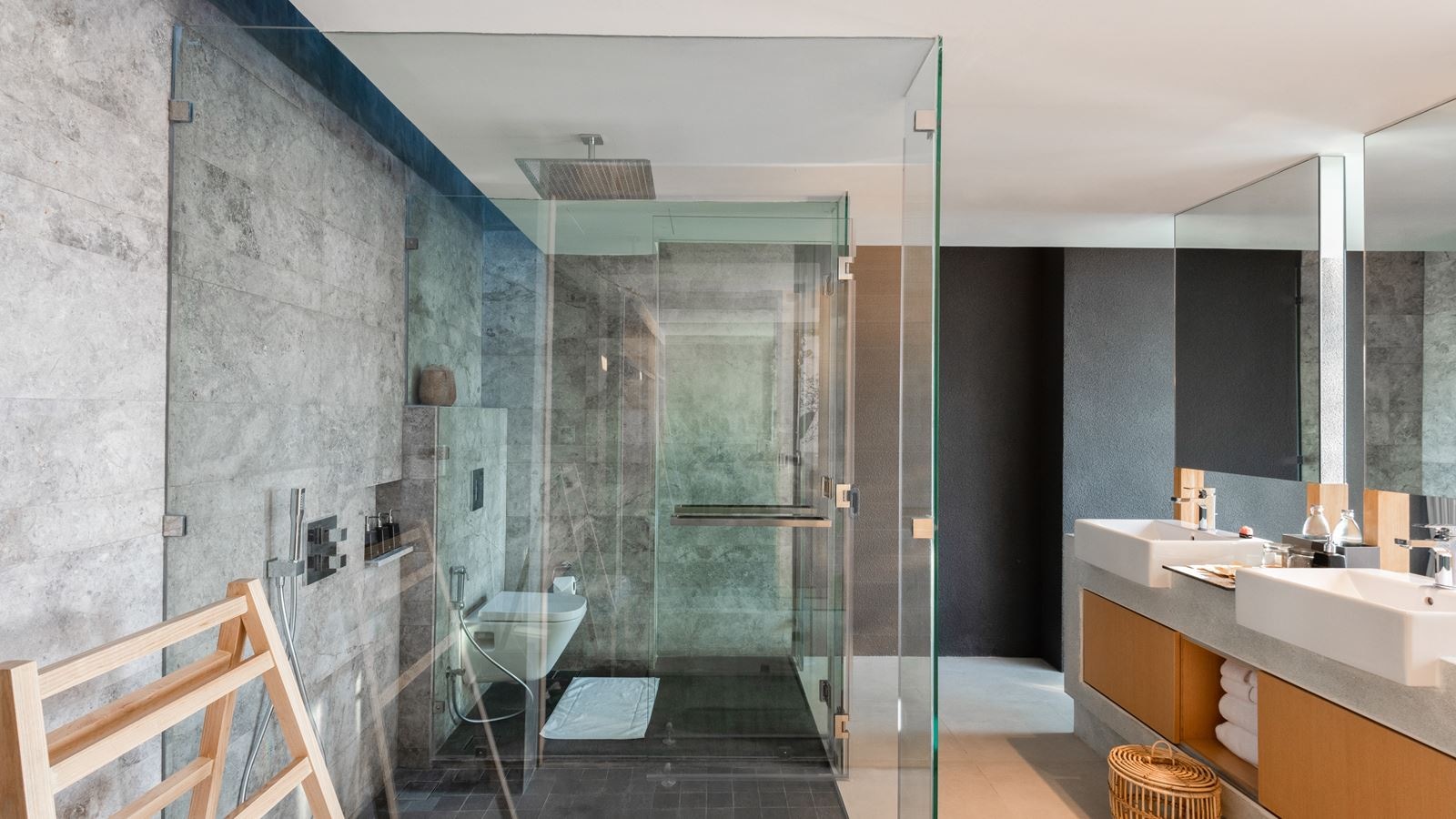 rooms-beachfront-grand-pool-villa