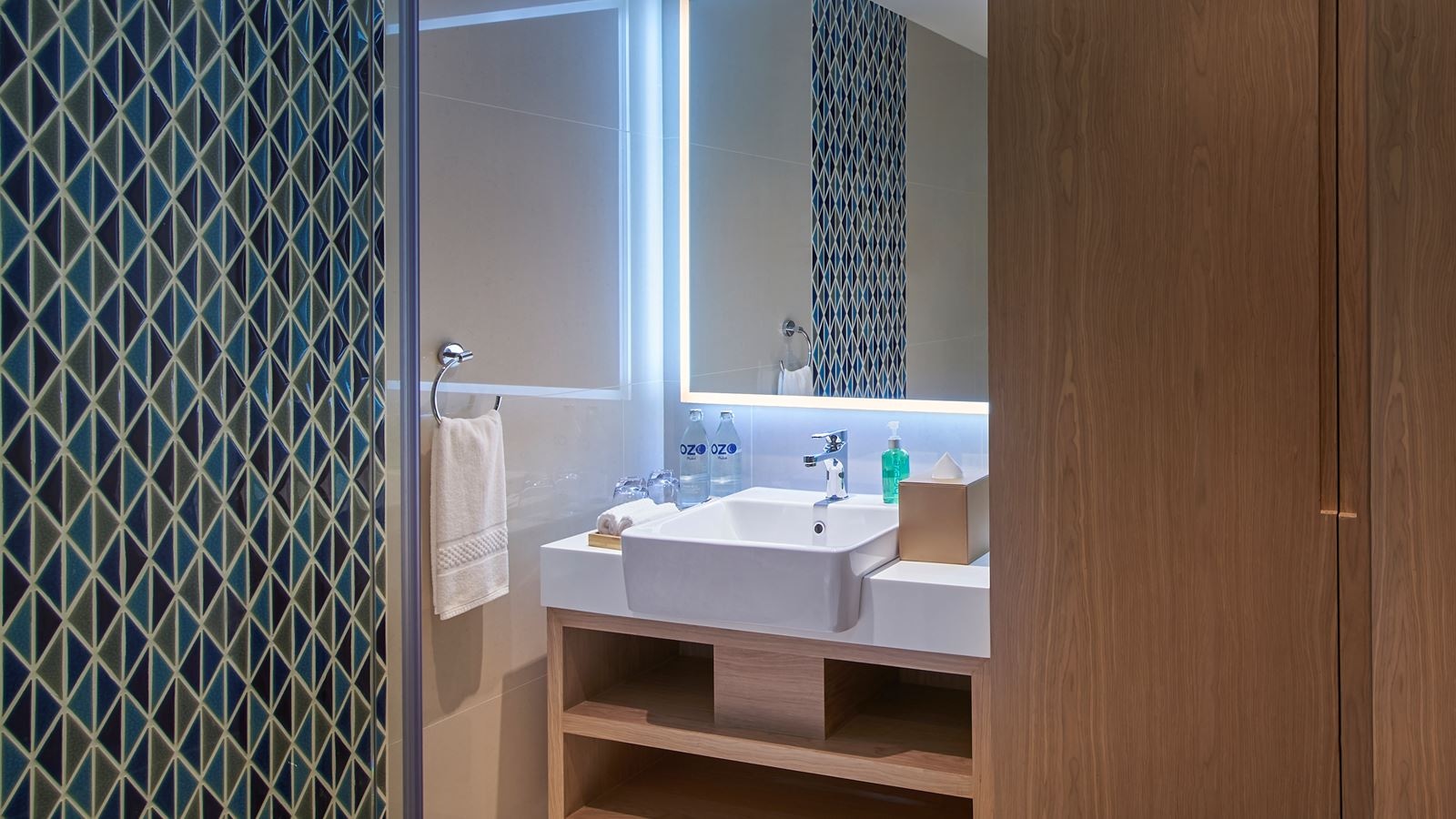 rooms-superior-room