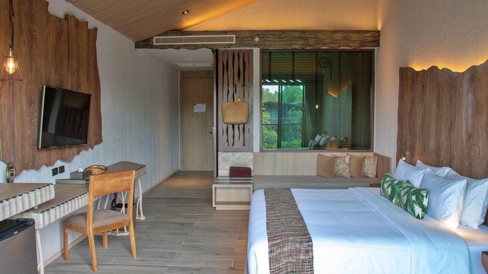 rooms-deluxe-room