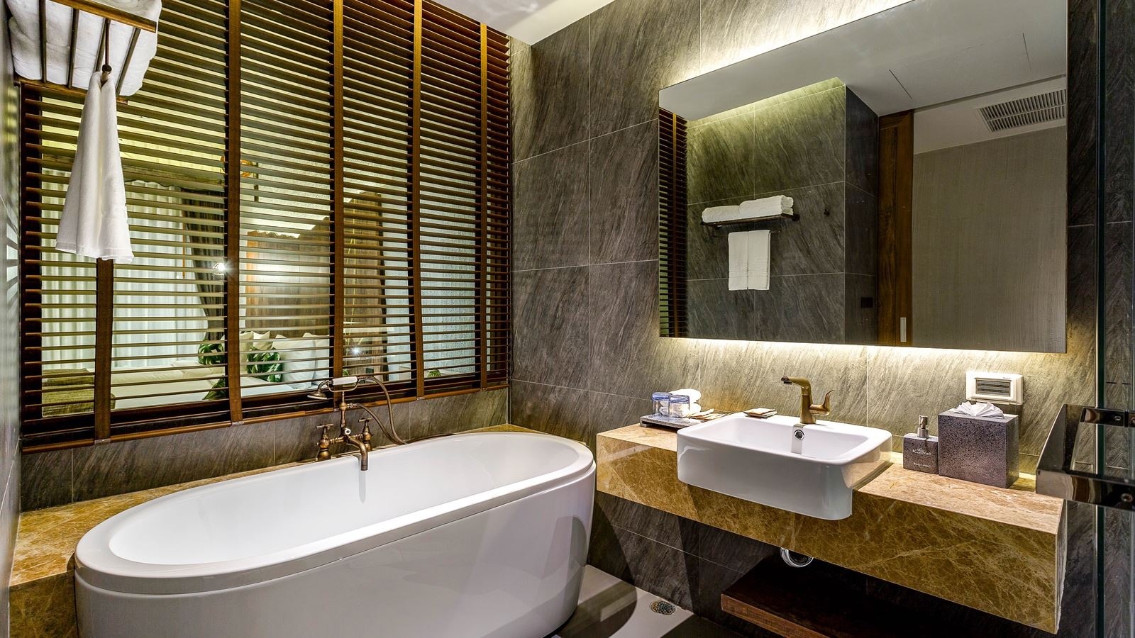 rooms-deluxe-room