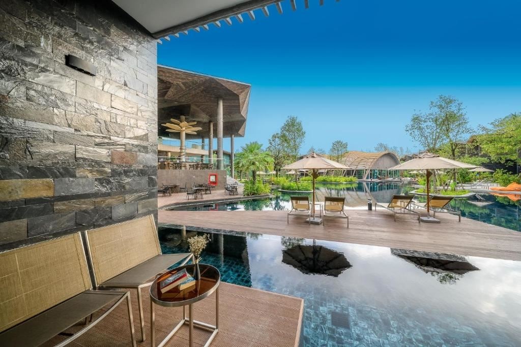 pools-outdoor-pool