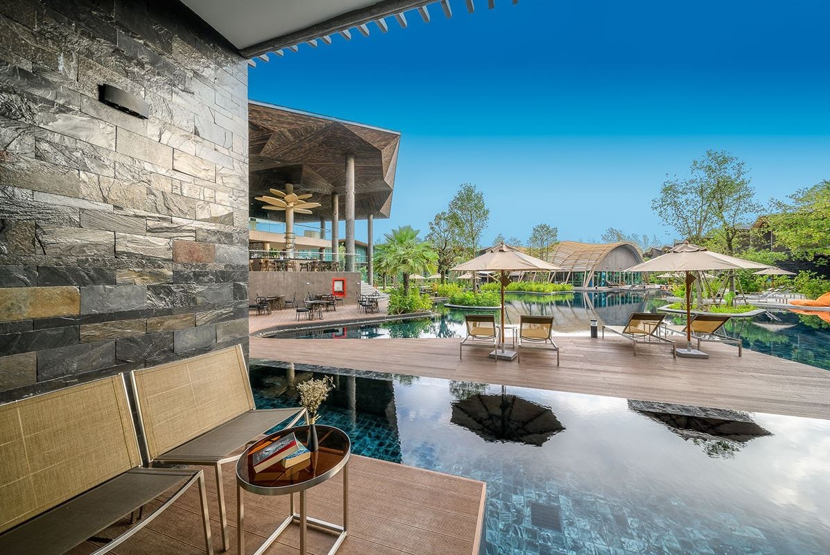rooms-deluxe-pool-access