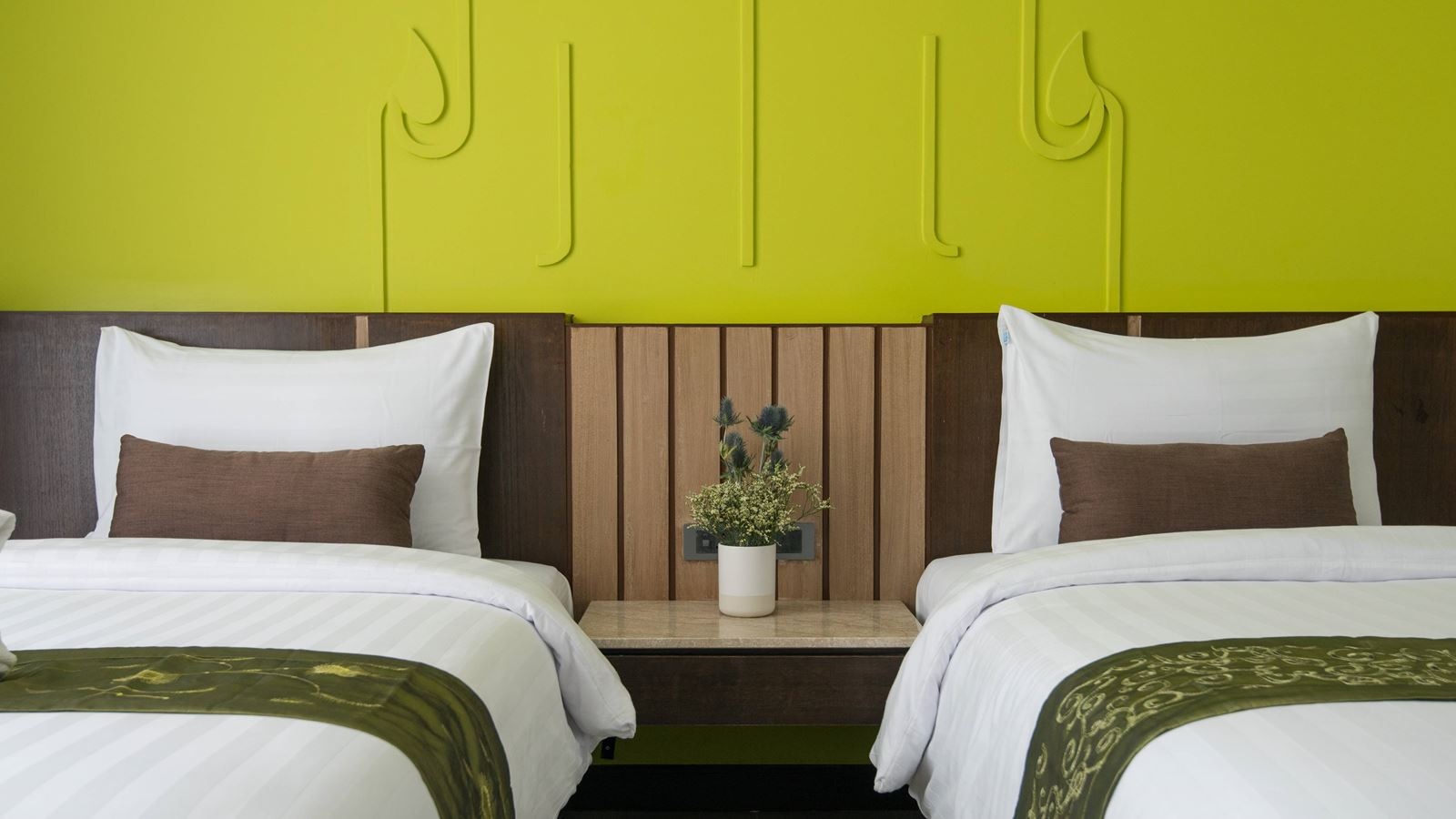 rooms-superior-room