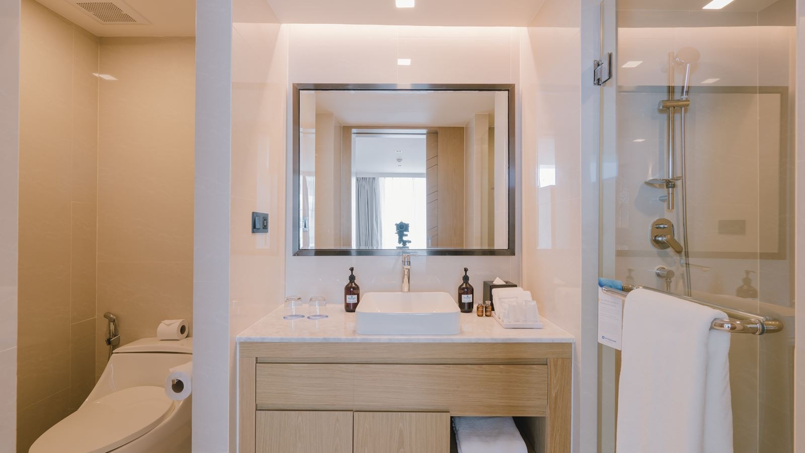 rooms-deluxe-room