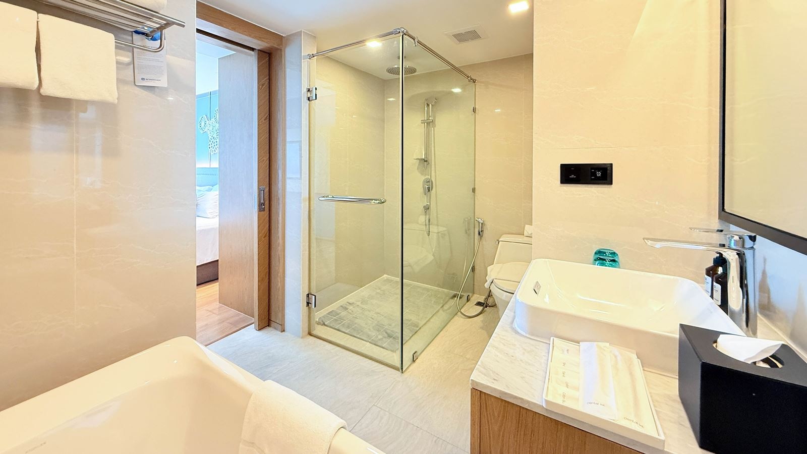 rooms-deluxe-suite